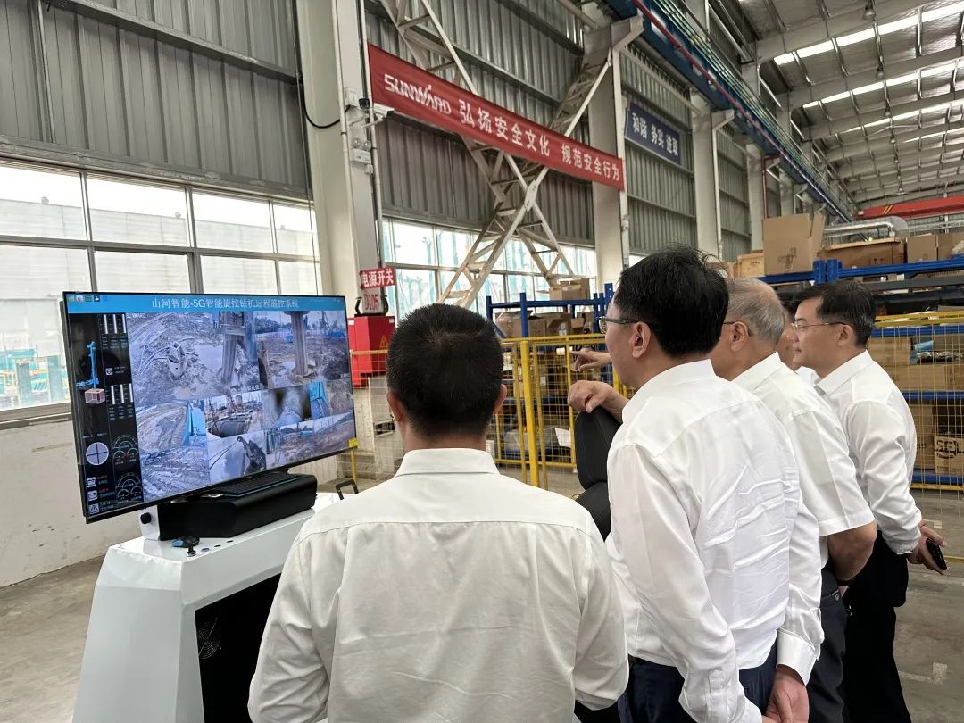 中国联通集团副总经理梁宝俊到访平博在线智能