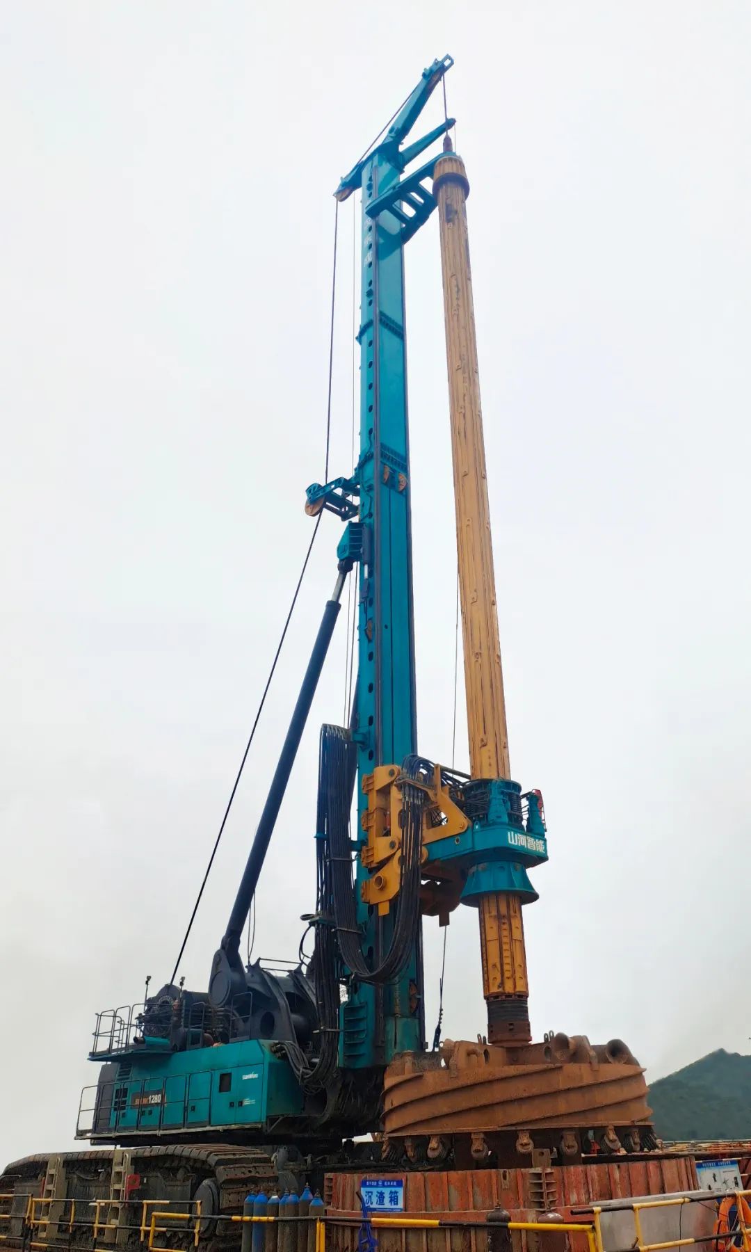 新战绩+1！平博在线智能超级旋挖钻机创6.3米直径钻孔新纪录