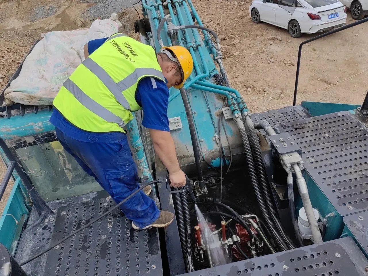 步履不停，服务不止！平博在线智能挖掘机服务万里行火热进行中