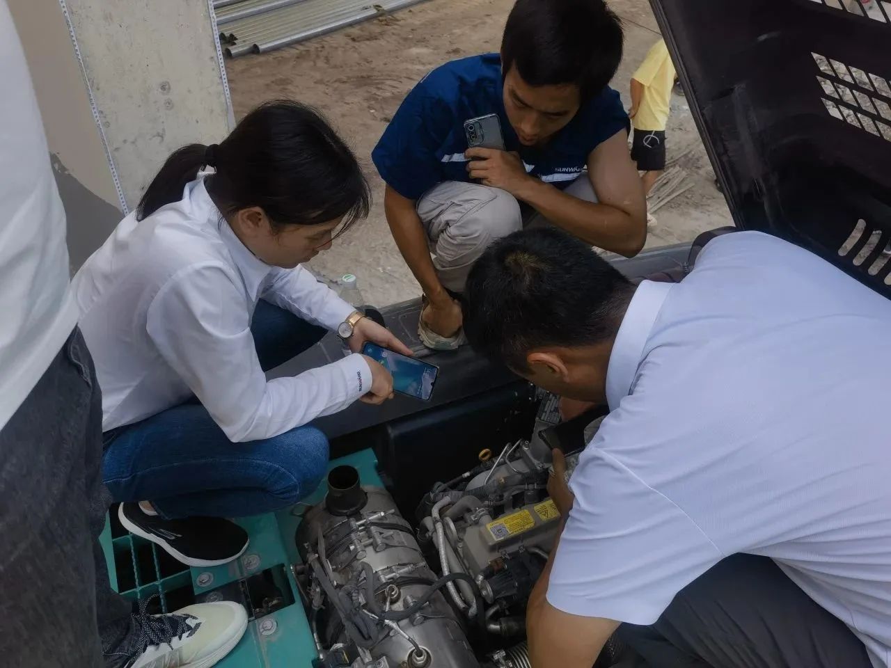 步履不停，服务不止！平博在线智能挖掘机服务万里行火热进行中