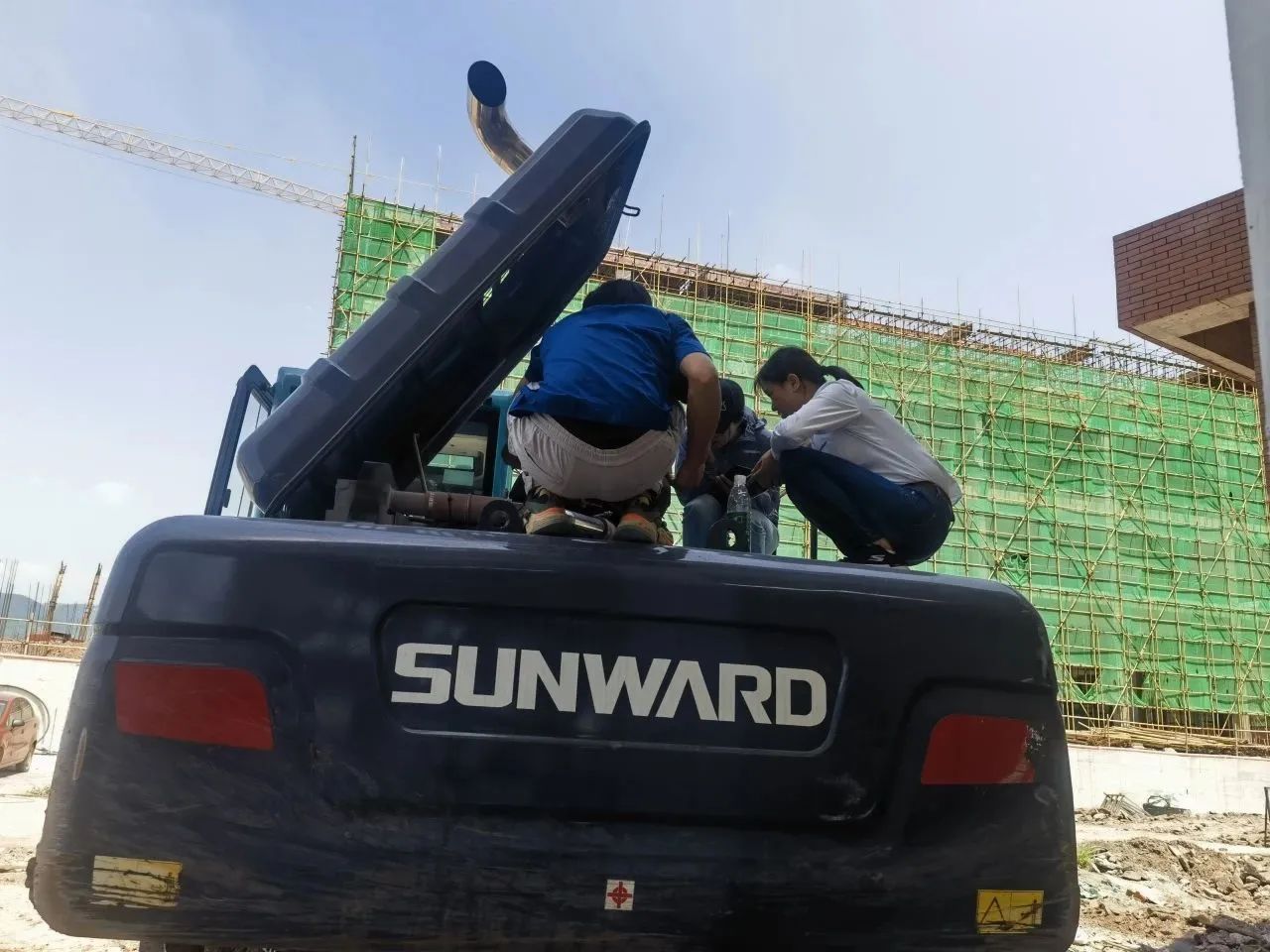 步履不停，服务不止！平博在线智能挖掘机服务万里行火热进行中