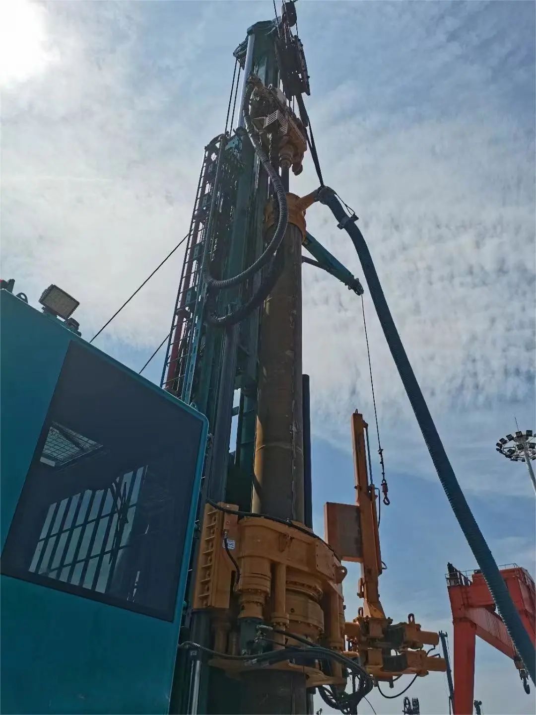 平博在线智能全球首创深井套管车载钻机下线发布