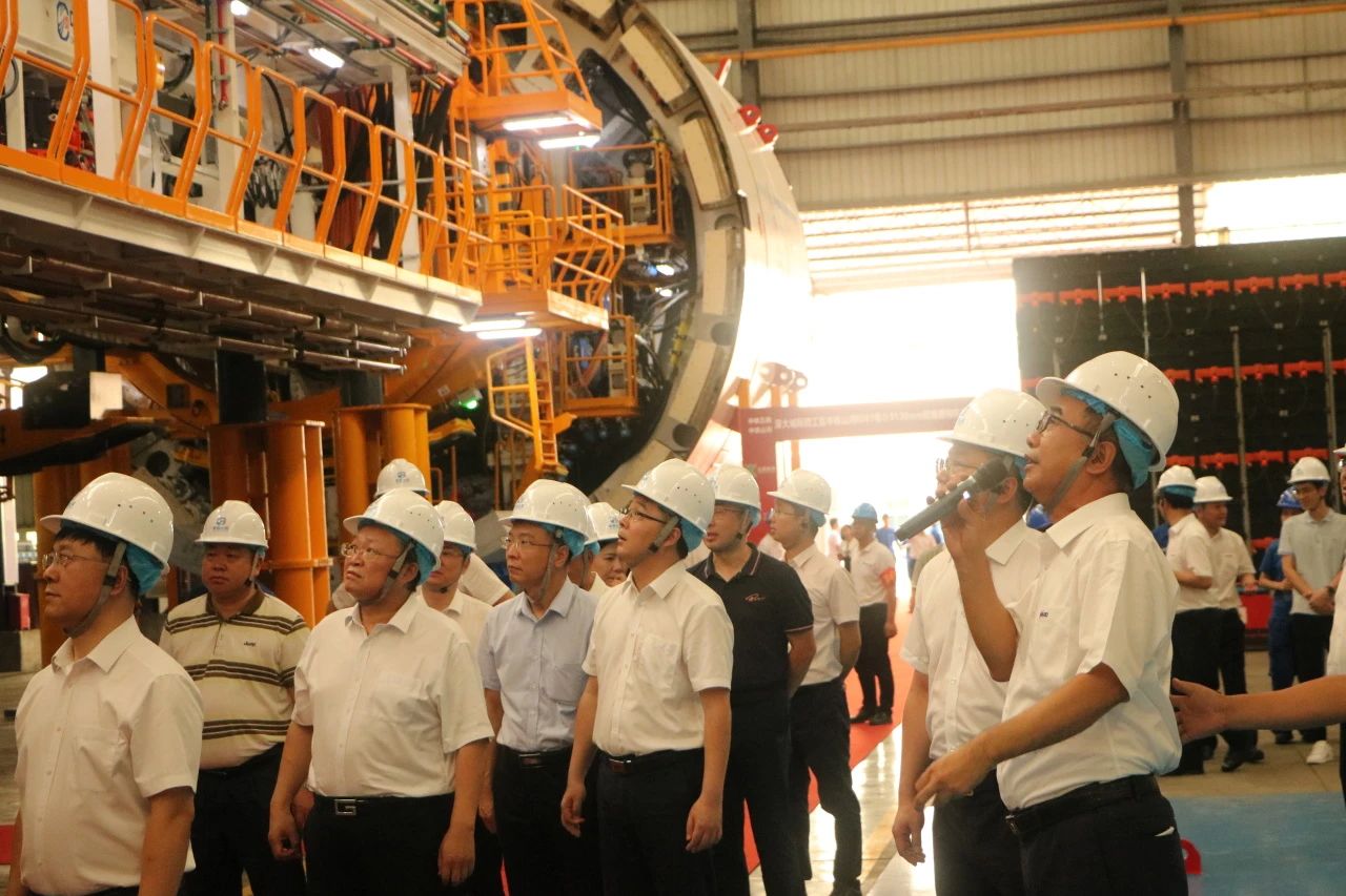 中铁平博在线粤港澳大湾区首台大直径双模盾构机成功下线