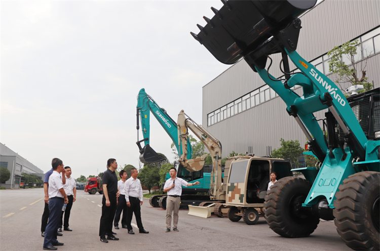 国家应急管理部救援协调和预案管理局副局长颜彬一行调研平博在线智能