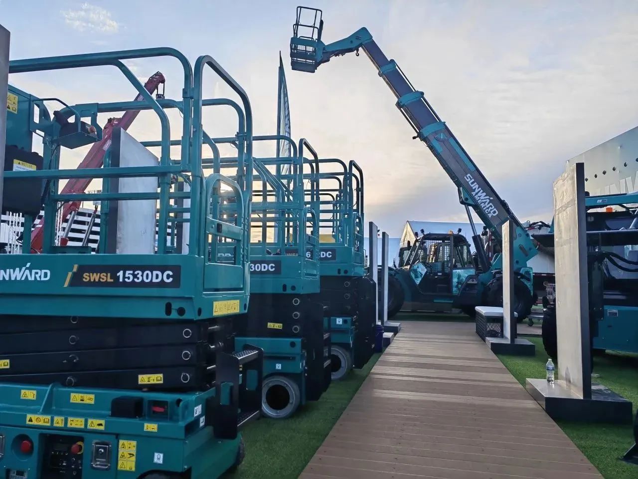 海外销售同比增长超200%！平博在线智能高空机械阔步“出海”