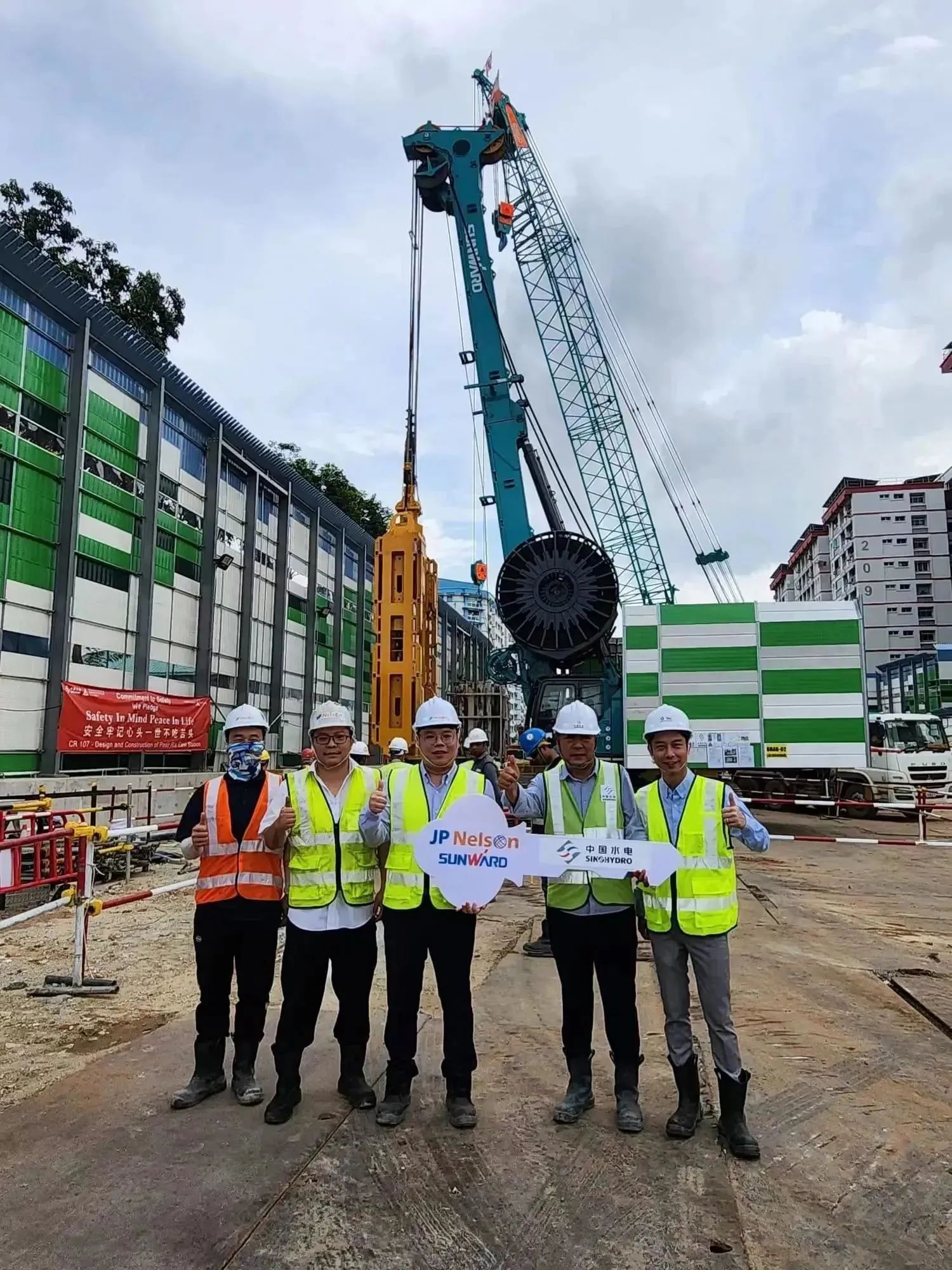 助力国内国际重大工程！平博在线智能液压抓斗实力“出圈”