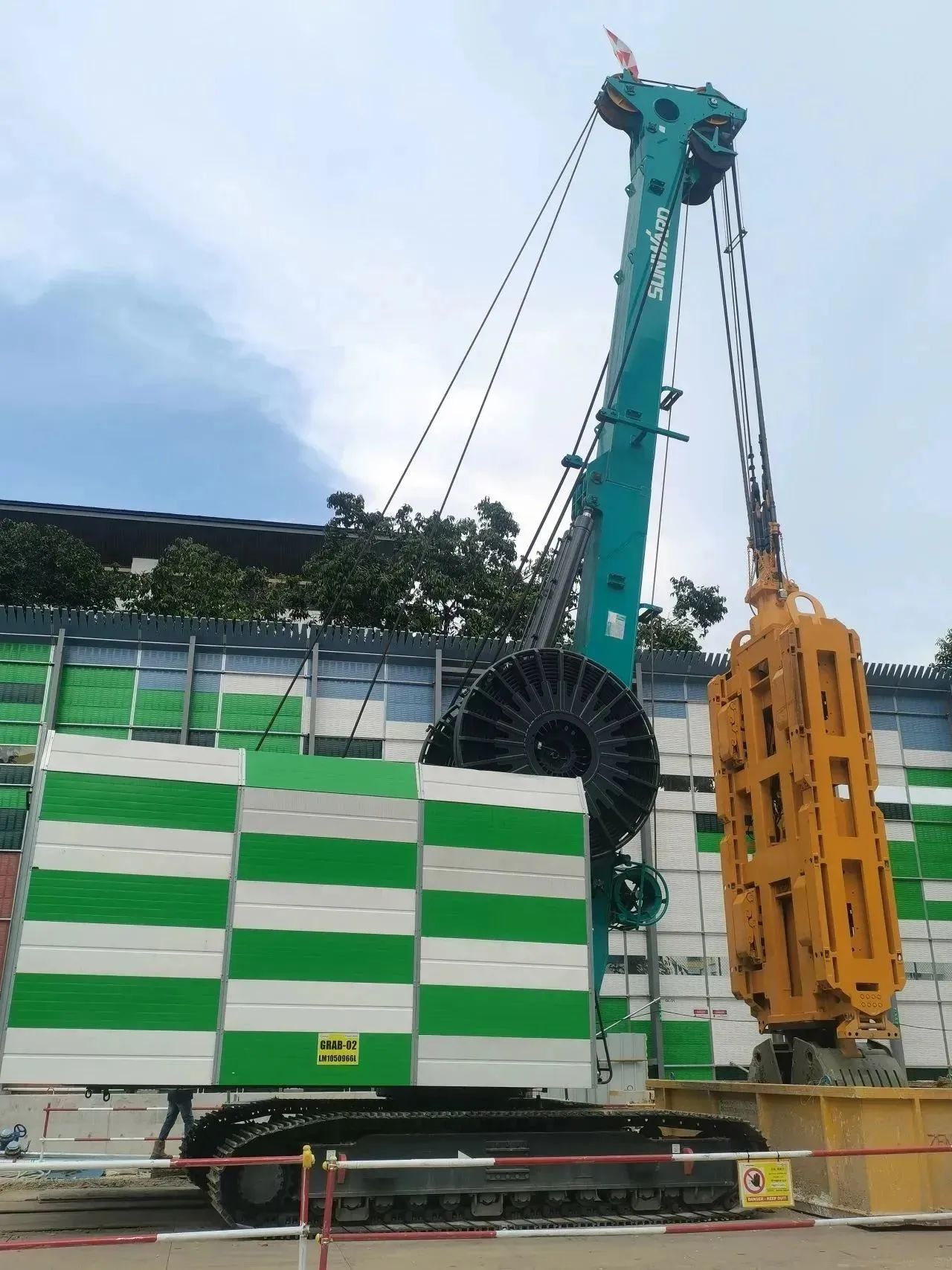 助力国内国际重大工程！平博在线智能液压抓斗实力“出圈”