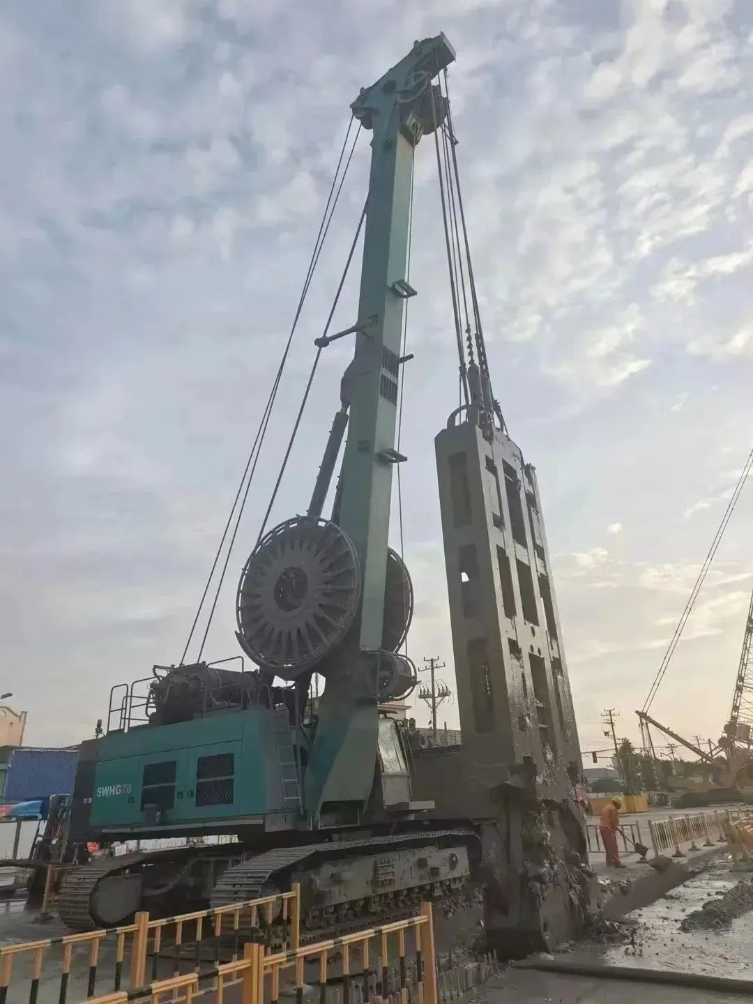 助力国内国际重大工程！平博在线智能液压抓斗实力“出圈”