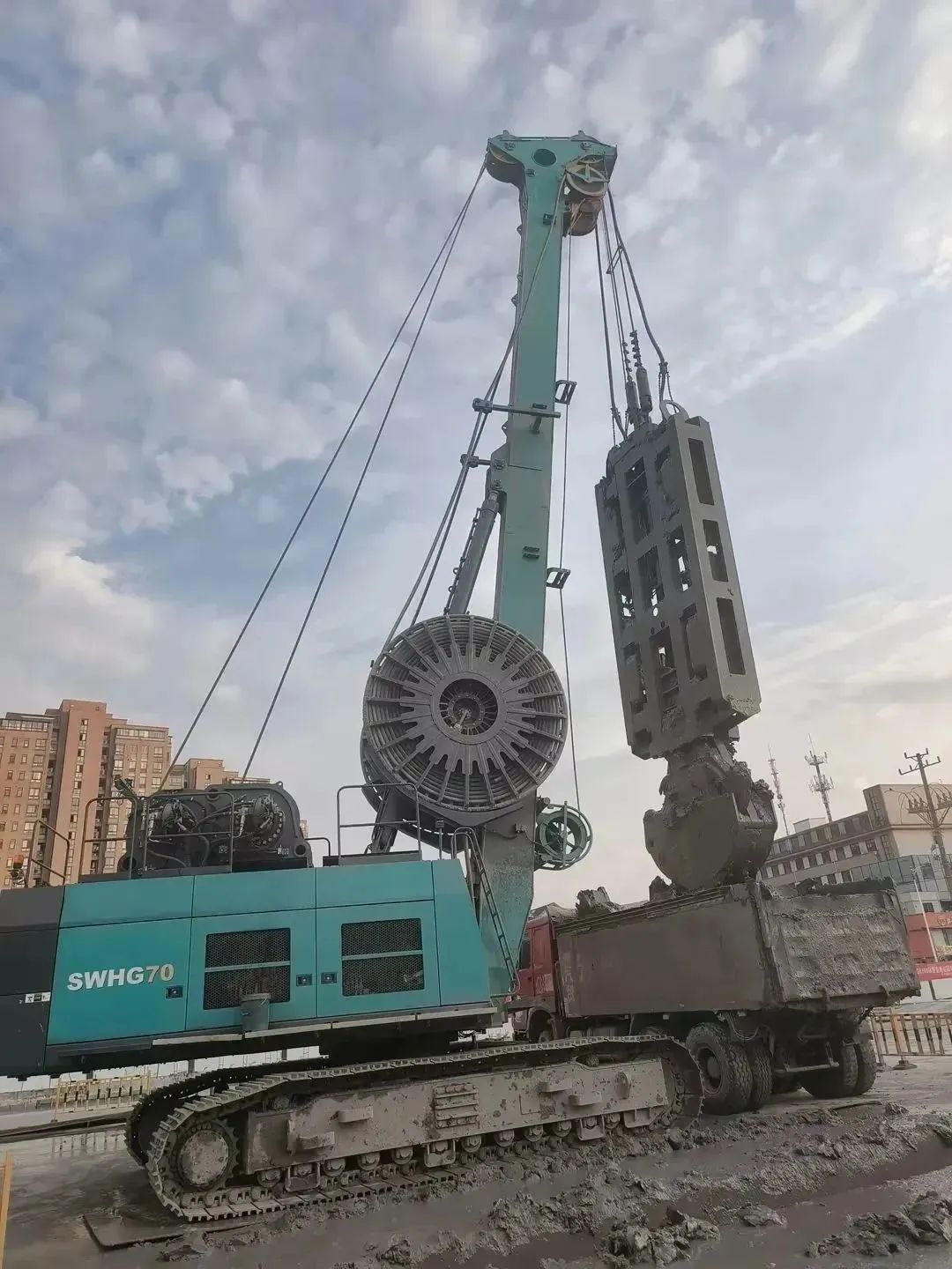 助力国内国际重大工程！平博在线智能液压抓斗实力“出圈”