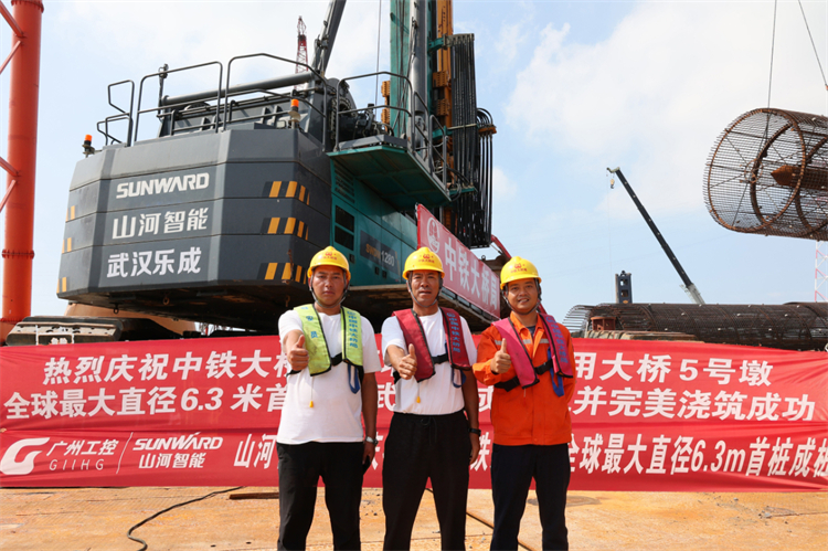 捷报！平博在线智能完成“全球最大”6.3米直径旋挖桩成孔成桩