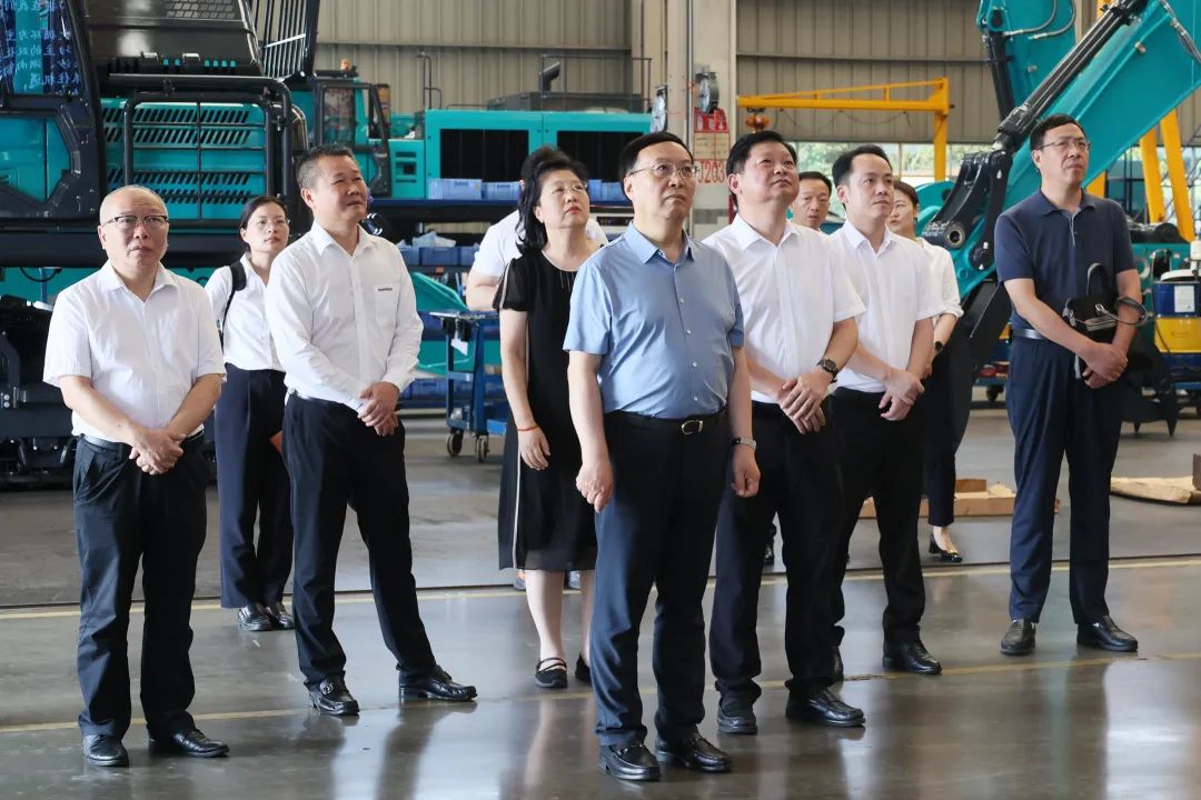 中宣部社科领域专家学者到平博在线智能调研高质量发展