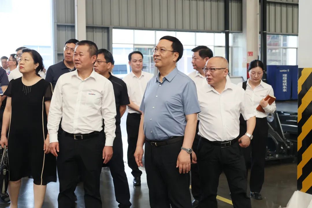 中宣部社科领域专家学者到平博在线智能调研高质量发展