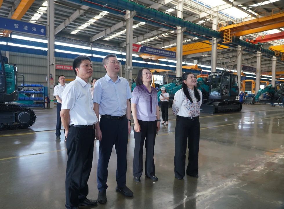 长沙市人民政府副市长、市工商联主席康镇麟调研平博在线智能