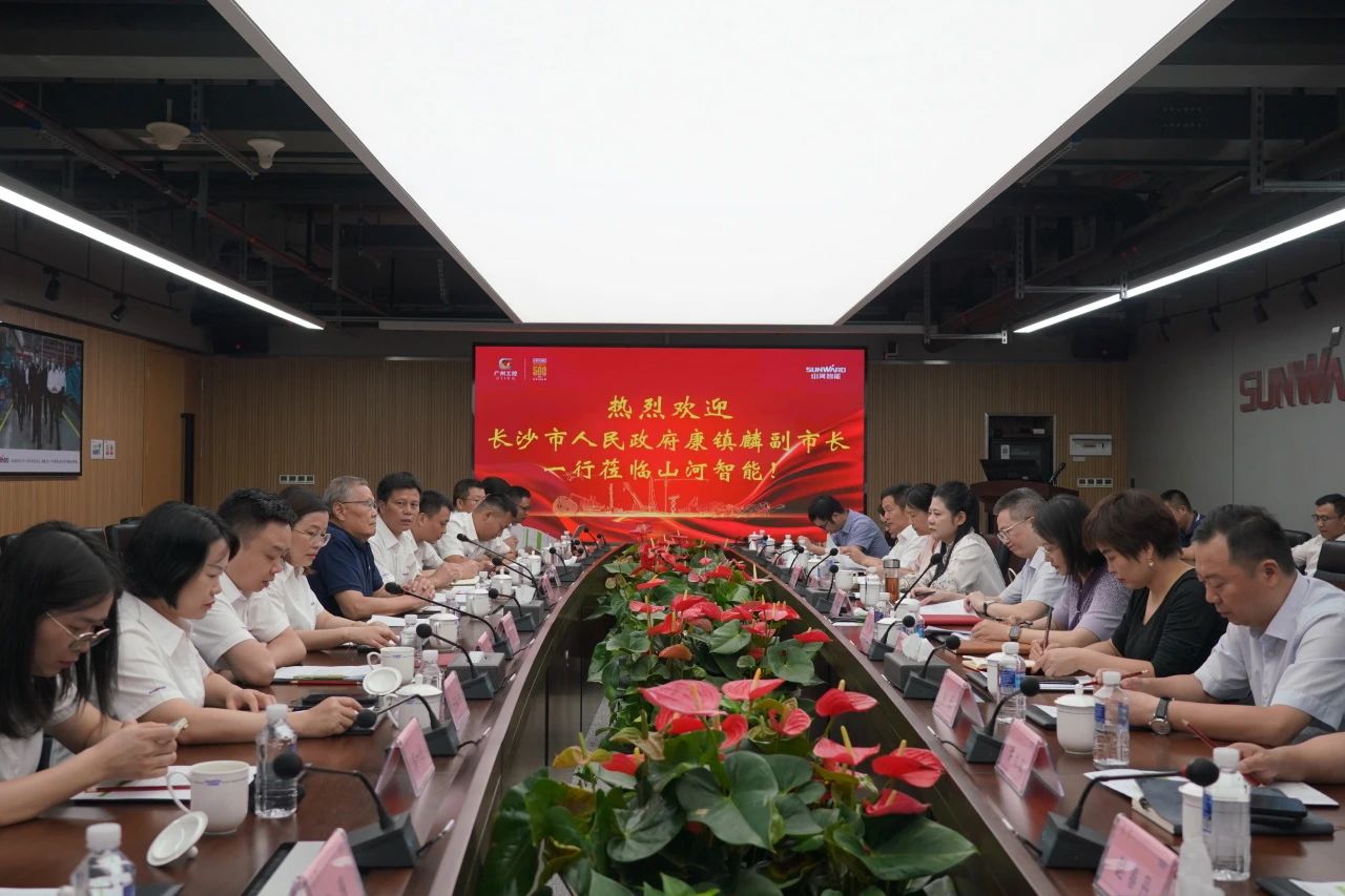 长沙市人民政府副市长、市工商联主席康镇麟调研平博在线智能