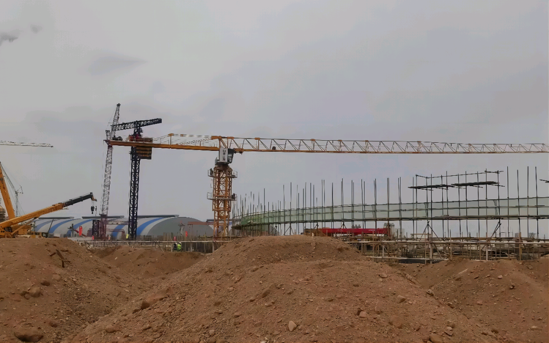 大漠戈壁展雄姿！平博在线江麓塔机助力常乐电厂项目