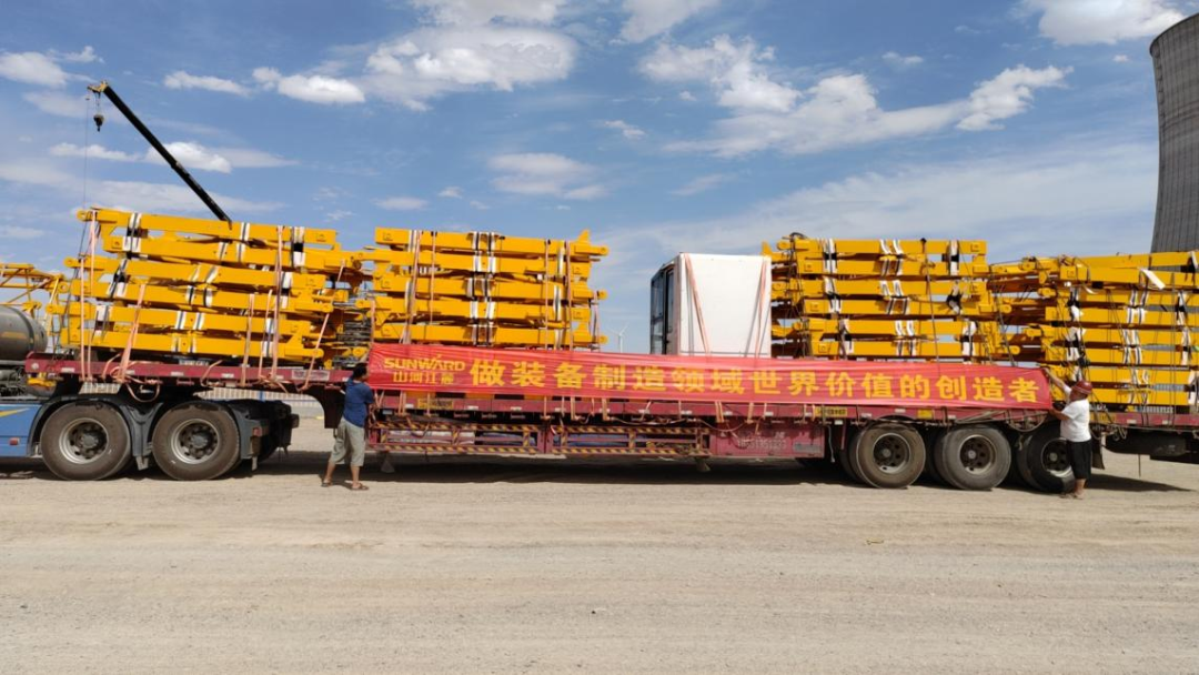 大漠戈壁展雄姿！平博在线江麓塔机助力常乐电厂项目