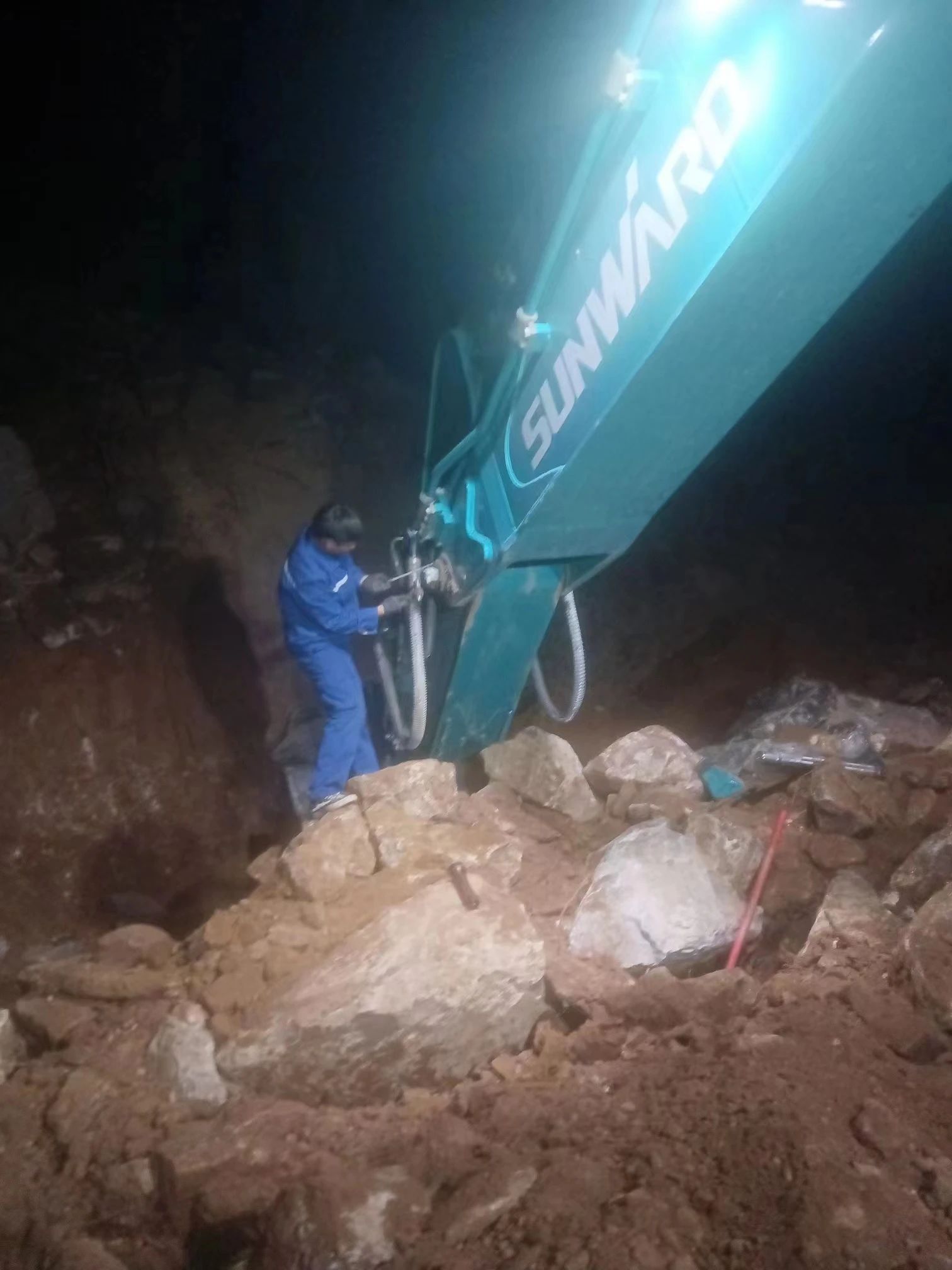 一线“热”闻 | 专业售后，用心服务！平博在线智能挖掘机服务万里行一直在路上