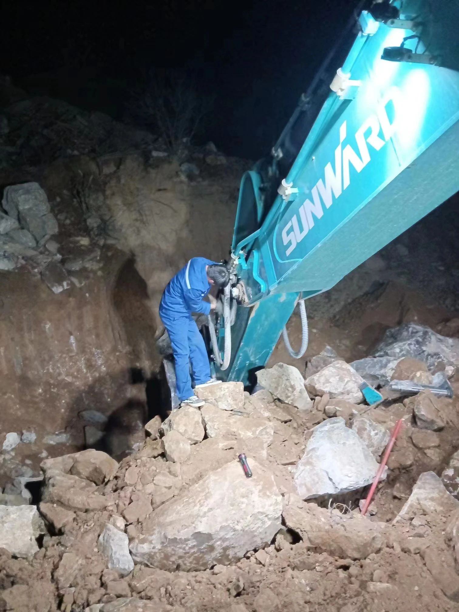 一线“热”闻 | 专业售后，用心服务！平博在线智能挖掘机服务万里行一直在路上