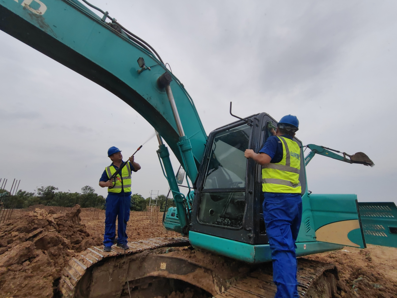 一线“热”闻 | 专业售后，用心服务！平博在线智能挖掘机服务万里行一直在路上