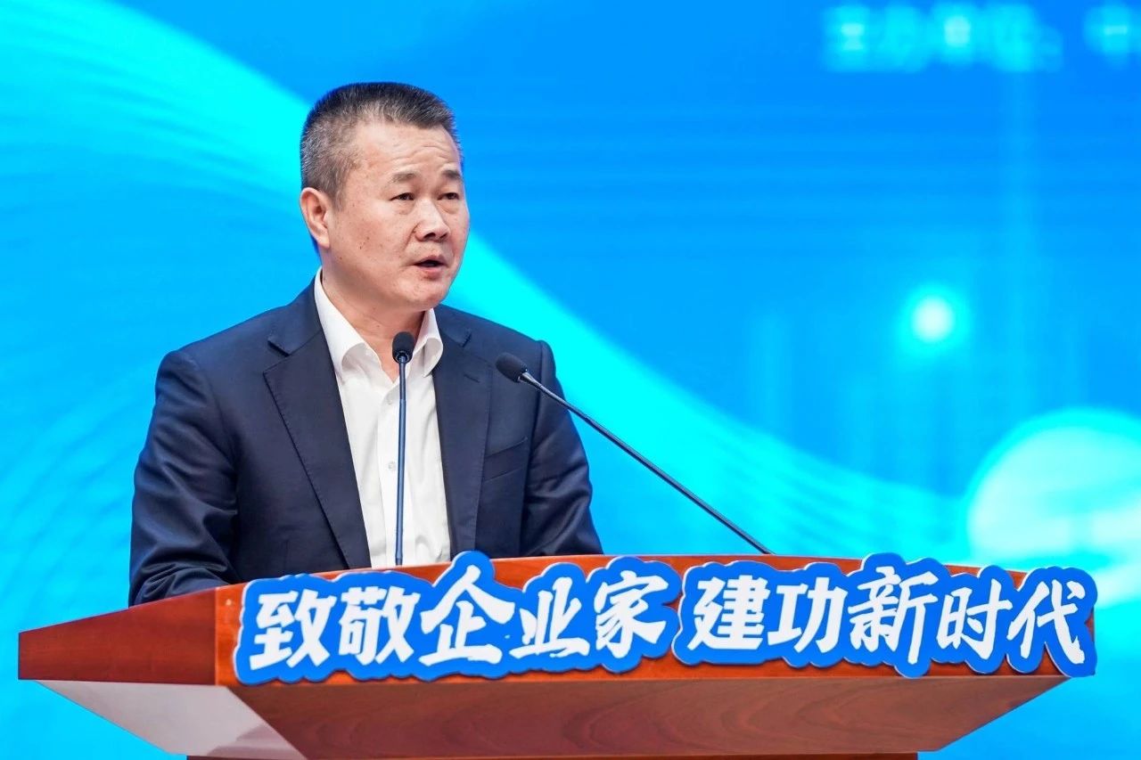 平博在线智能总经理夏志宏荣获长沙经开区“功勋企业家”荣誉称号