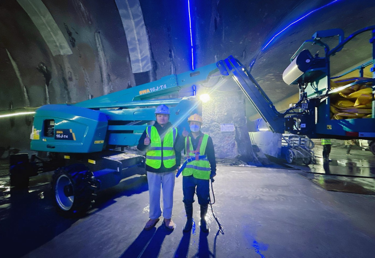 不惧高海拔挑战!平博在线智能高空机械实力助建川藏铁路