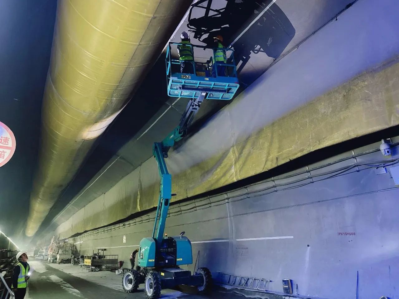 不惧高海拔挑战!平博在线智能高空机械实力助建川藏铁路