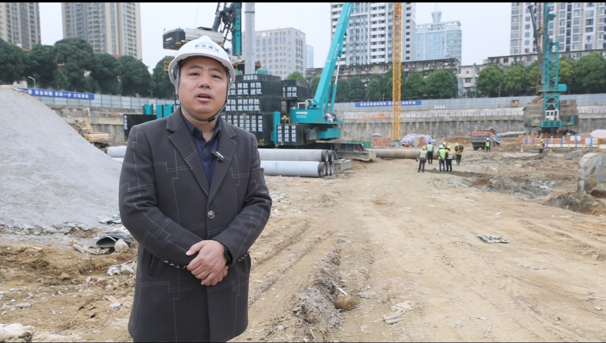 “绿巨人”显神威！平博在线智能引孔式静力压桩机助建“绿城”南宁民生项目