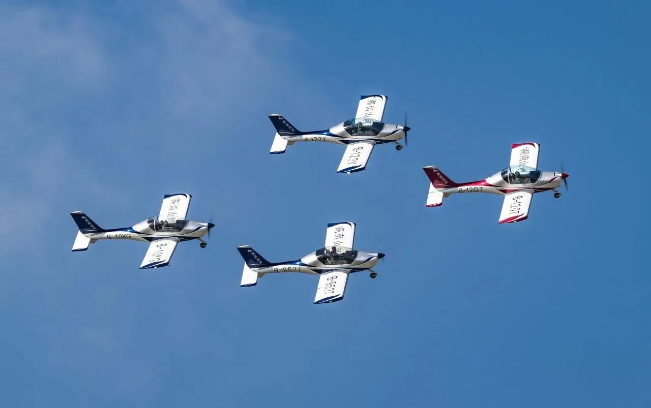 央媒聚焦!一起见证首届亚洲通用航空展上的平博在线风采