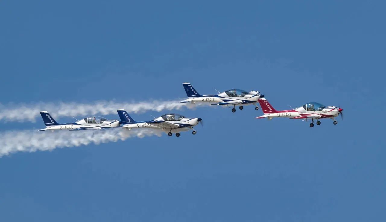 央媒聚焦!一起见证首届亚洲通用航空展上的平博在线风采