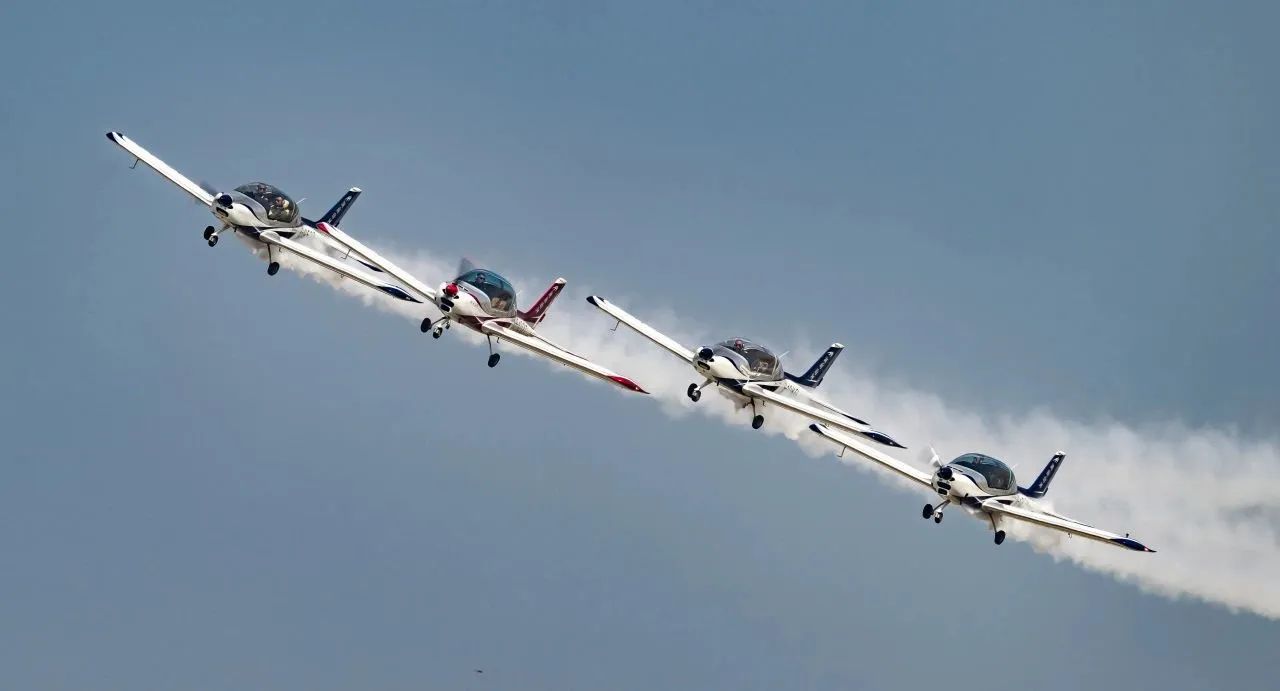 央媒聚焦!一起见证首届亚洲通用航空展上的平博在线风采