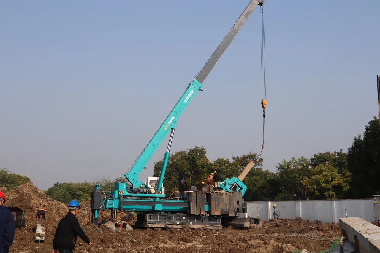 “平博在线绿”闪耀西子湖畔!平博在线智能ZYJ300X斜桩压桩机强势来袭