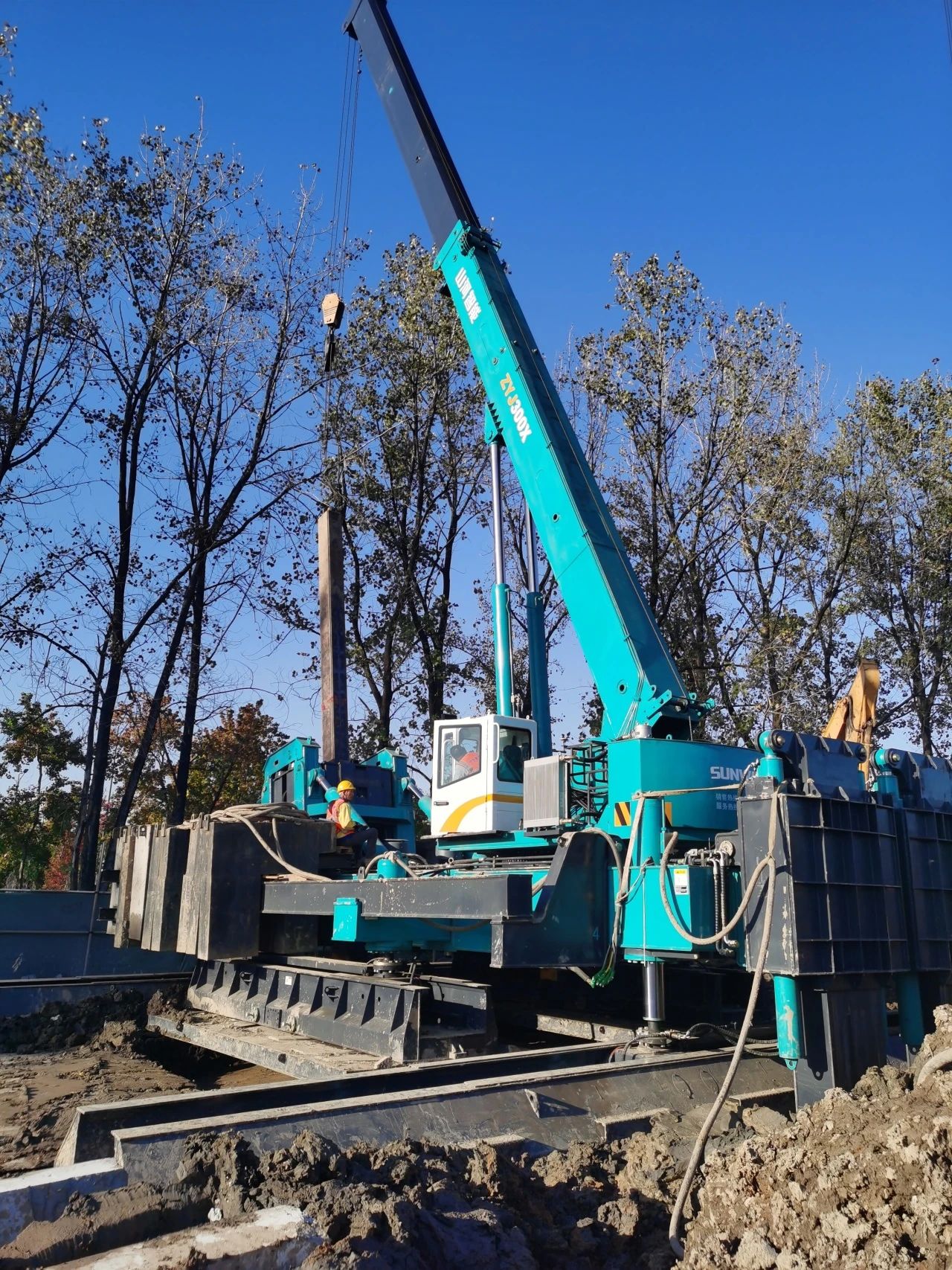 “平博在线绿”闪耀西子湖畔!平博在线智能ZYJ300X斜桩压桩机强势来袭