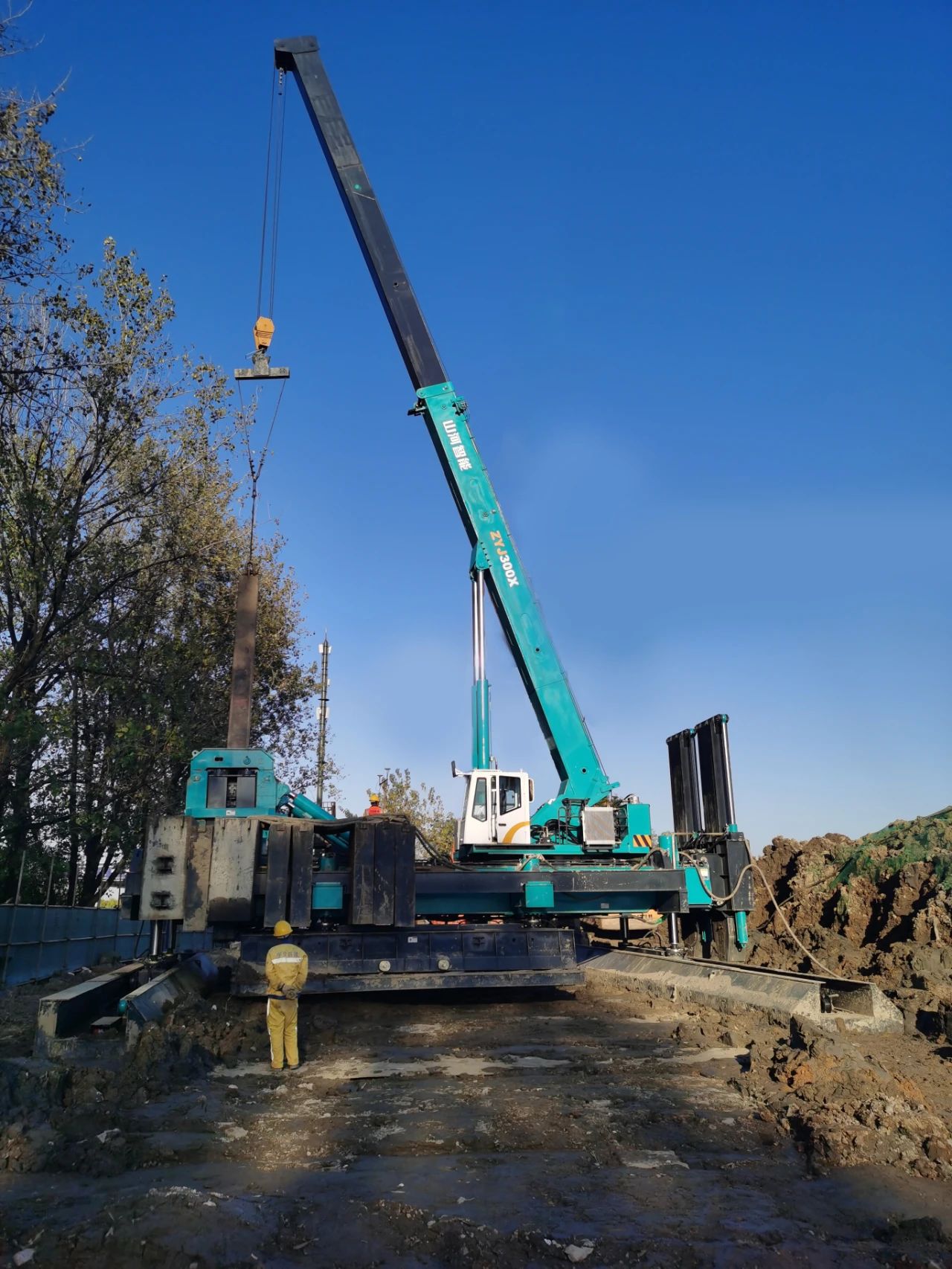 “平博在线绿”闪耀西子湖畔!平博在线智能ZYJ300X斜桩压桩机强势来袭