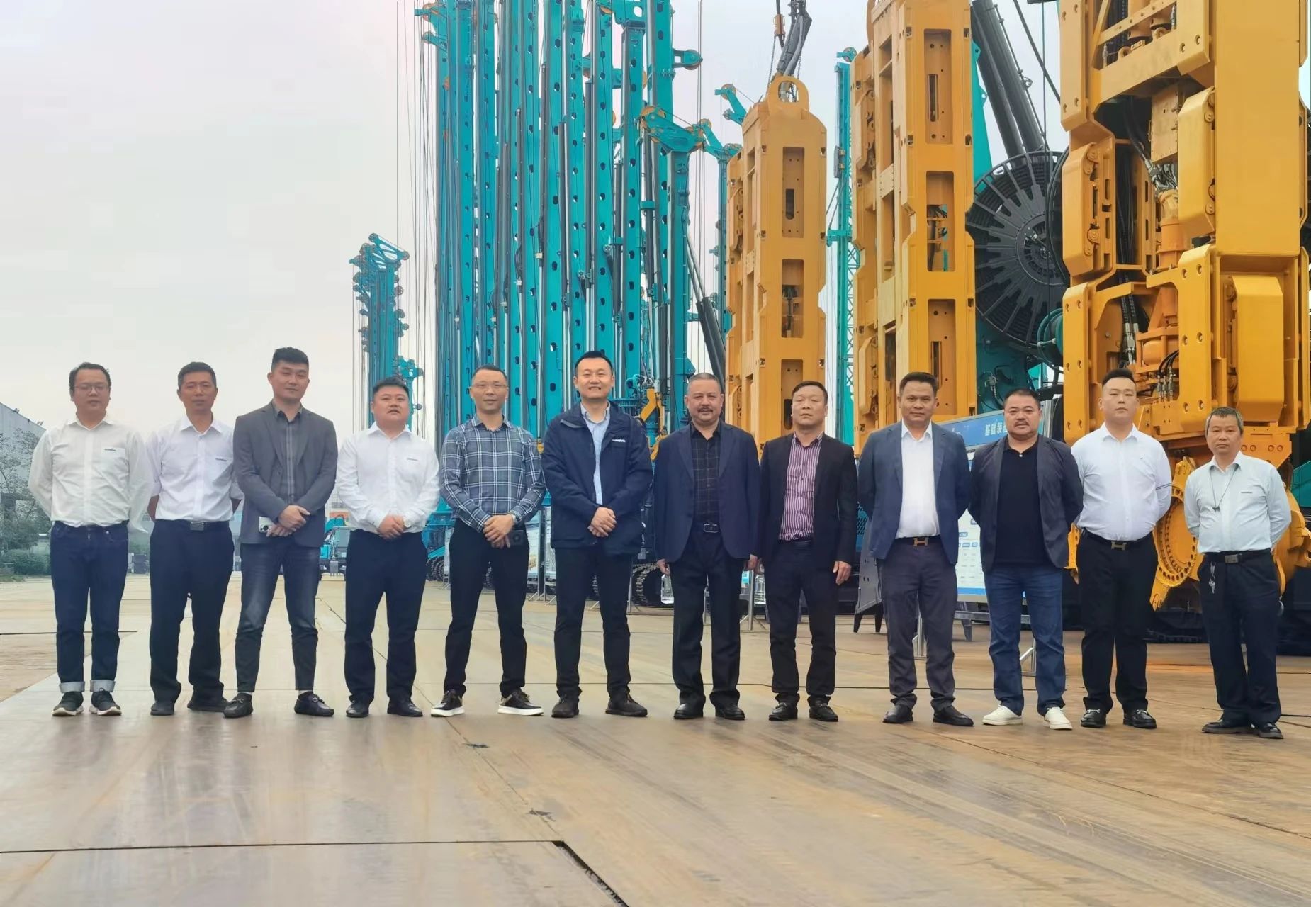 行业寒冬现暖阳！现场签购20台旋挖钻机，平博在线智能携手湖南骏牛助力国家电网项目建设