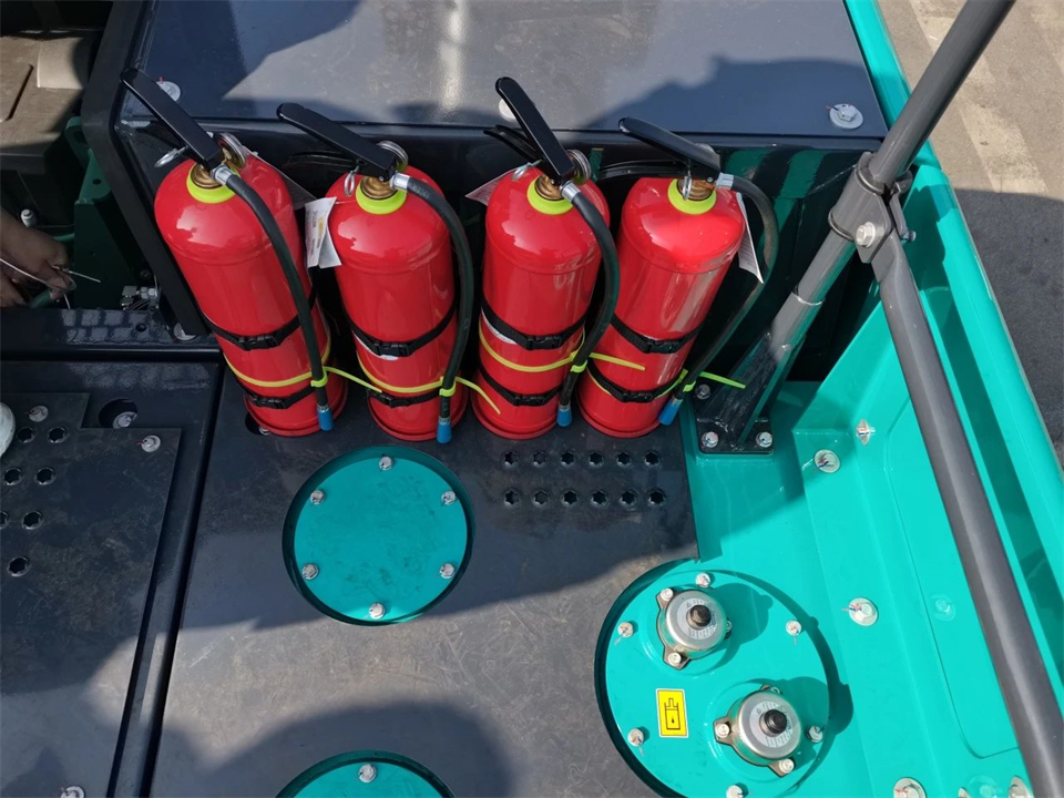 定制开发、功能更强！平博在线智能SWE750ELR加长臂液压挖掘机下线交付