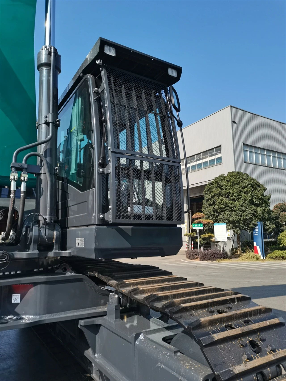 定制开发、功能更强！平博在线智能SWE750ELR加长臂液压挖掘机下线交付