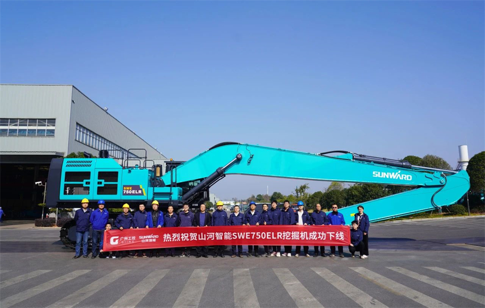 定制开发、功能更强！平博在线智能SWE750ELR加长臂液压挖掘机下线交付