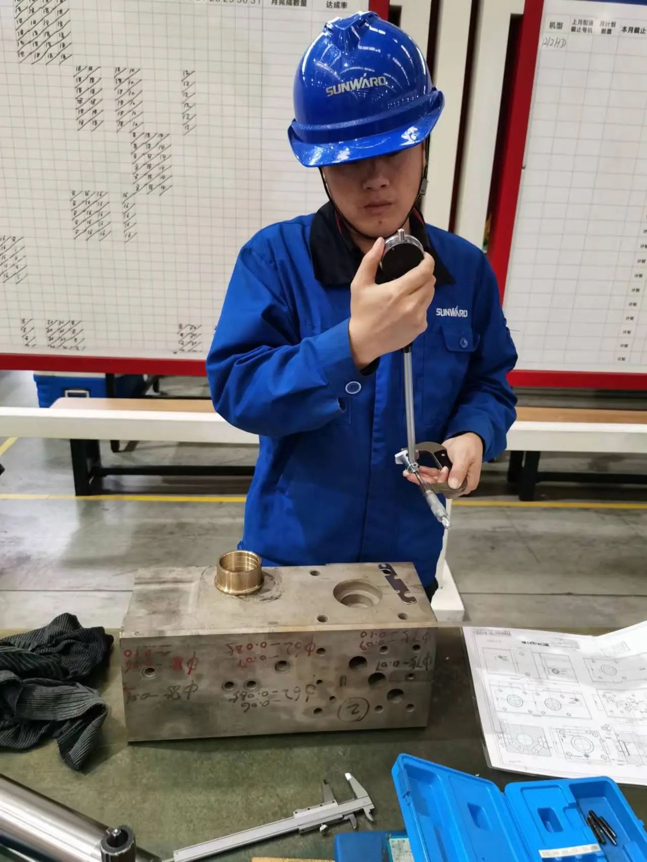 看平博在线工匠们如何用一双巧手“拿捏”工作、创造“奇迹”