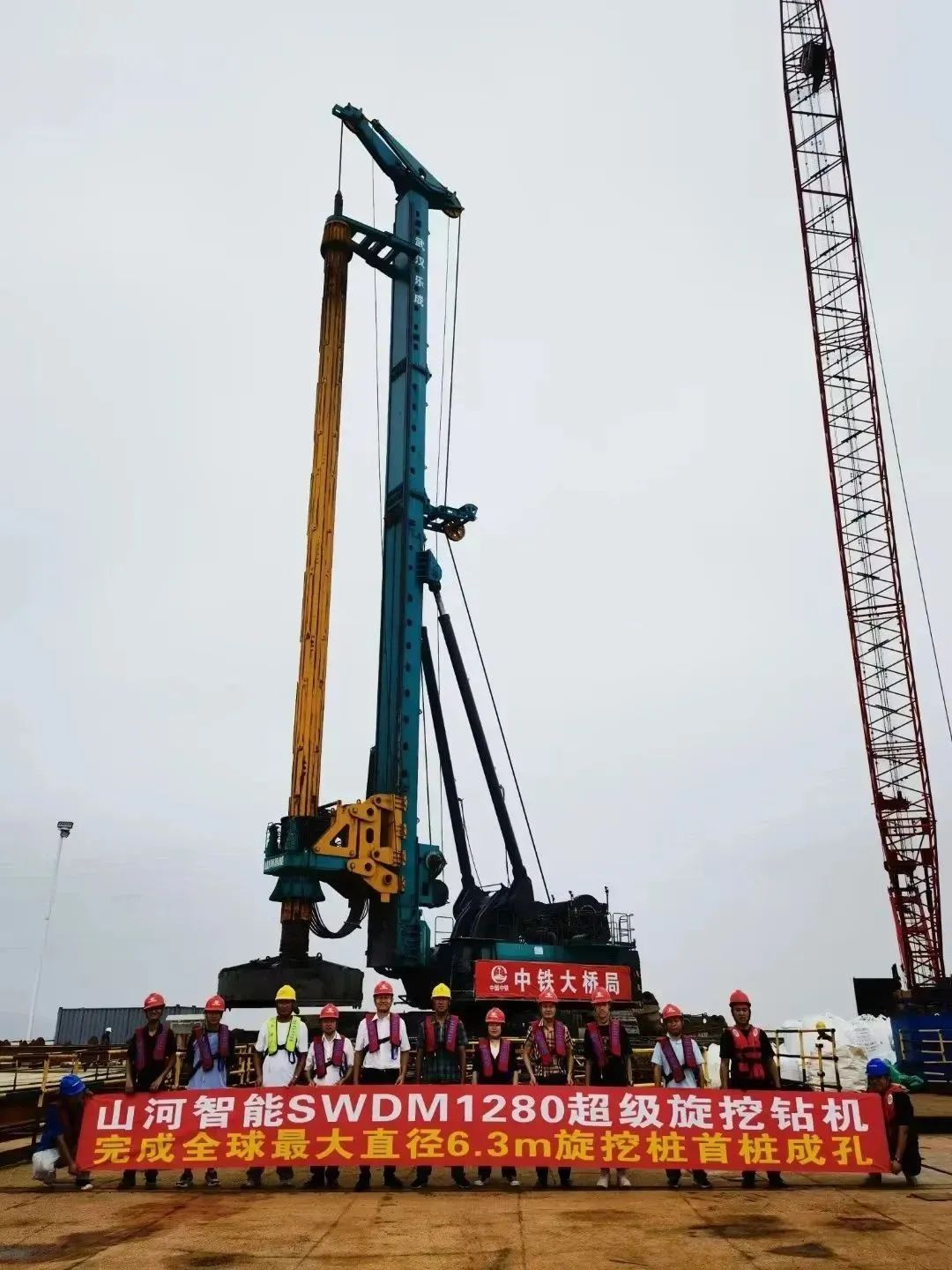 全面告捷！平博在线智能超级旋挖钻机圆满完成甬舟铁路西堠门公铁两用大桥桩基施工任务