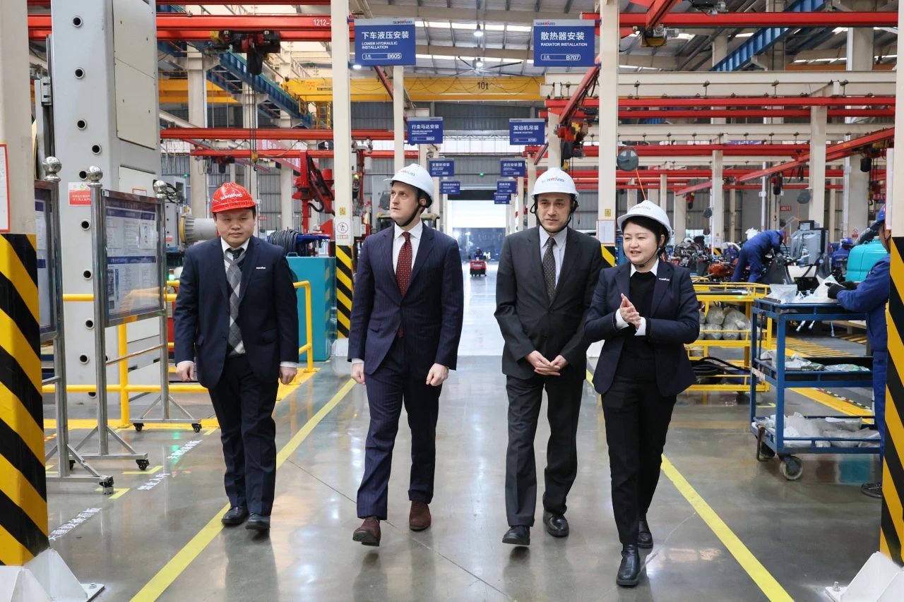 加拿大驻广州总领事贝加德到访平博在线智能