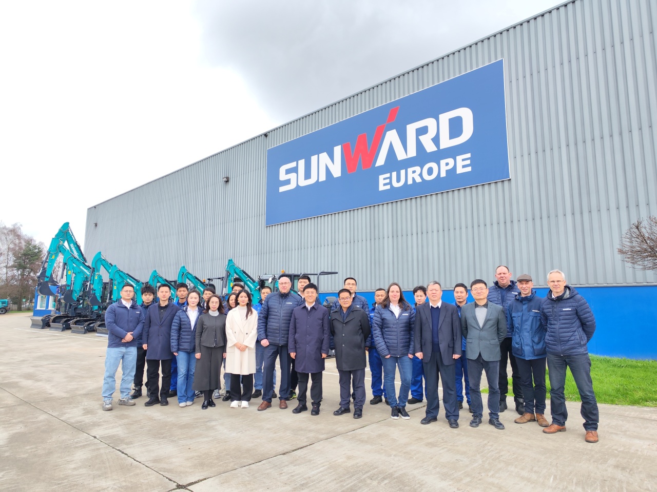 广州工控党委书记、董事长景广军率队赴平博在线智能欧洲子公司考察