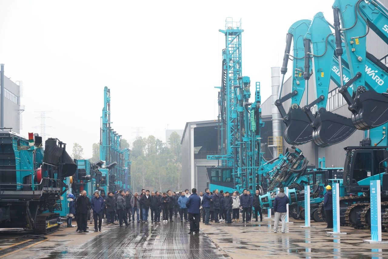 启新程,向未来!平博在线矿岩揭牌庆典暨新春发货仪式圆满举行