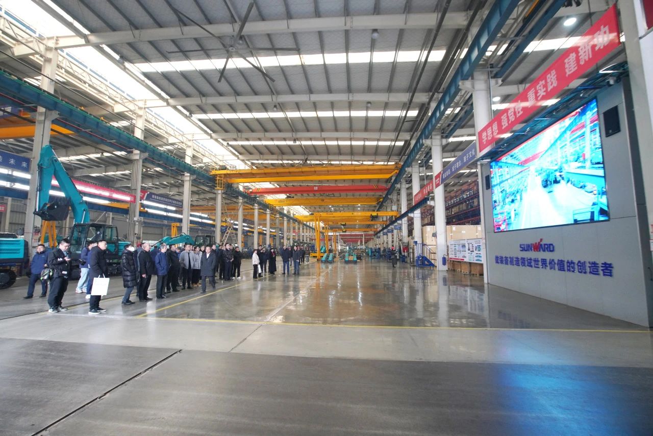 启新程,向未来!平博在线矿岩揭牌庆典暨新春发货仪式圆满举行