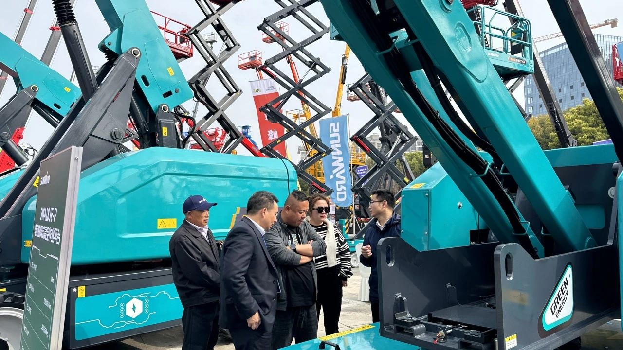 “爆品”来袭，签单不断！ 平博在线智能盛装亮相第八届全国高空作业平台租赁大会