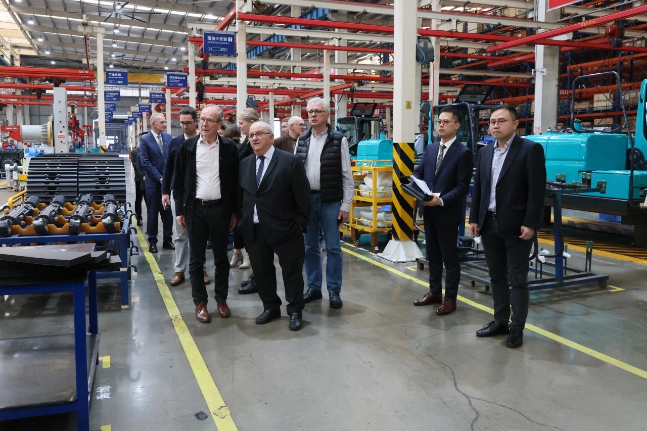 蒙达尔纪市代表团一行考察平博在线智能