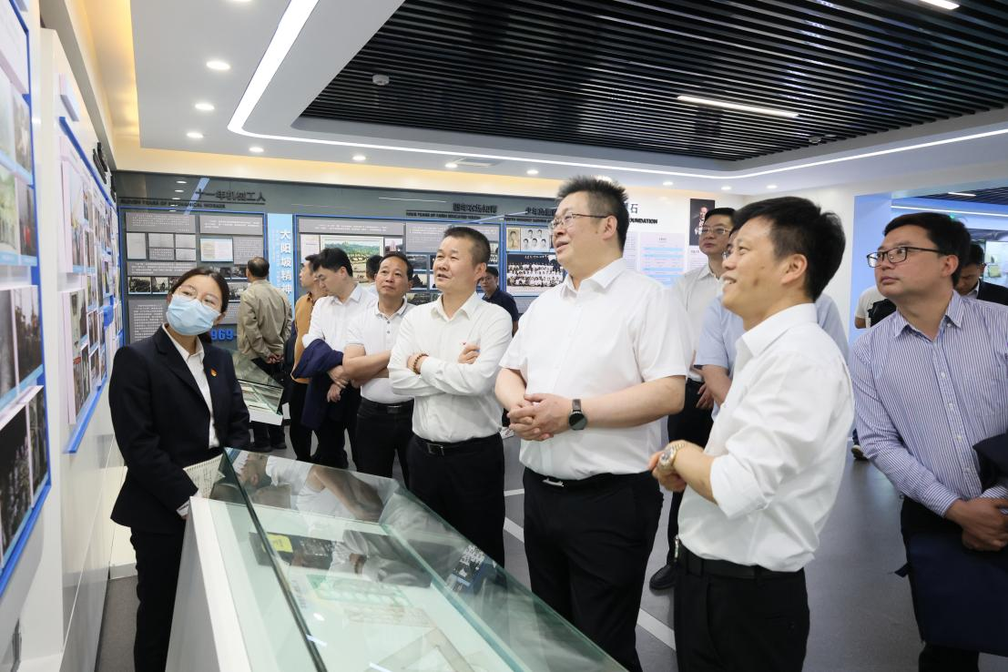 湖南钢铁集团党委书记、董事长李建宇到平博在线智能调研交流