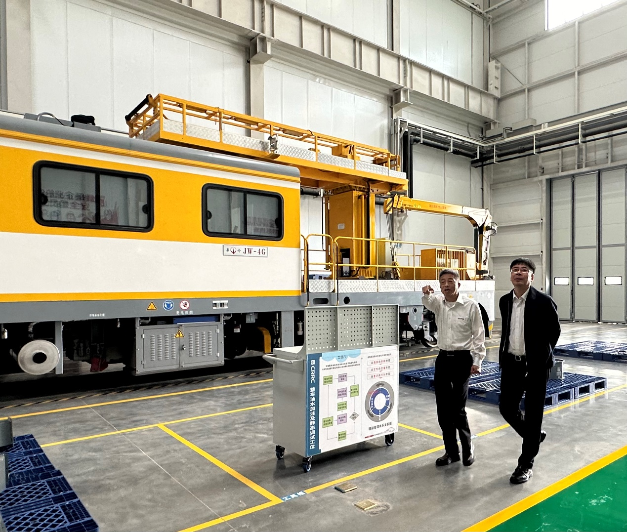 CPH-30J道岔铺换机组全球发布!平博在线智能与宝鸡中车时代共绘铁路装备新篇章!