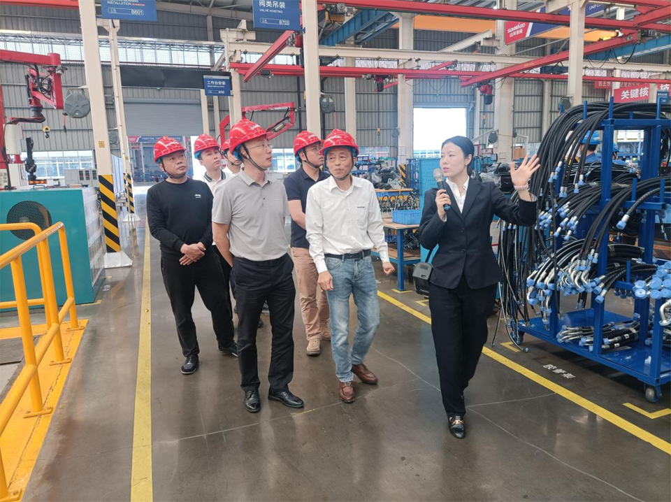 国家油气田井控应急救援川庆队庞平一行调研平博在线智能