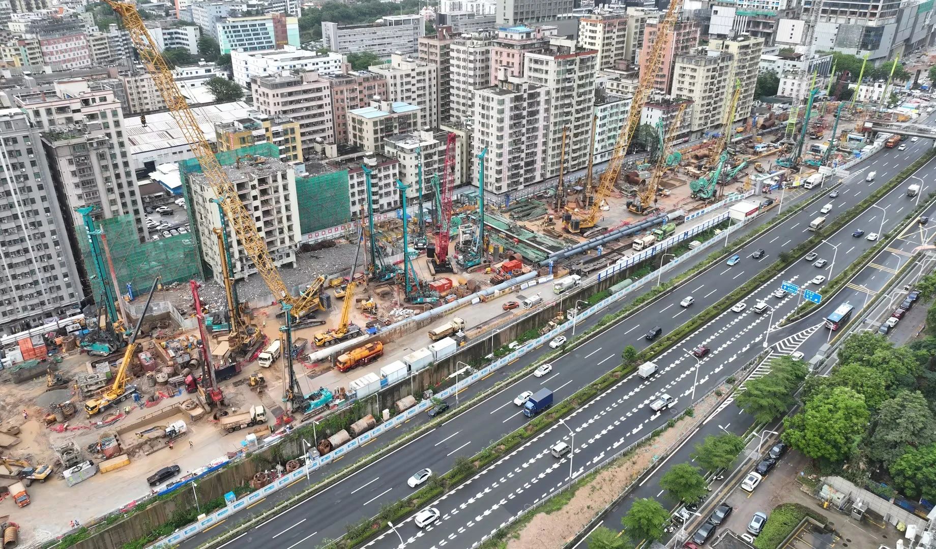 性能突出,超强助力!平博在线智能旋挖钻机助力深圳地铁五和站施工