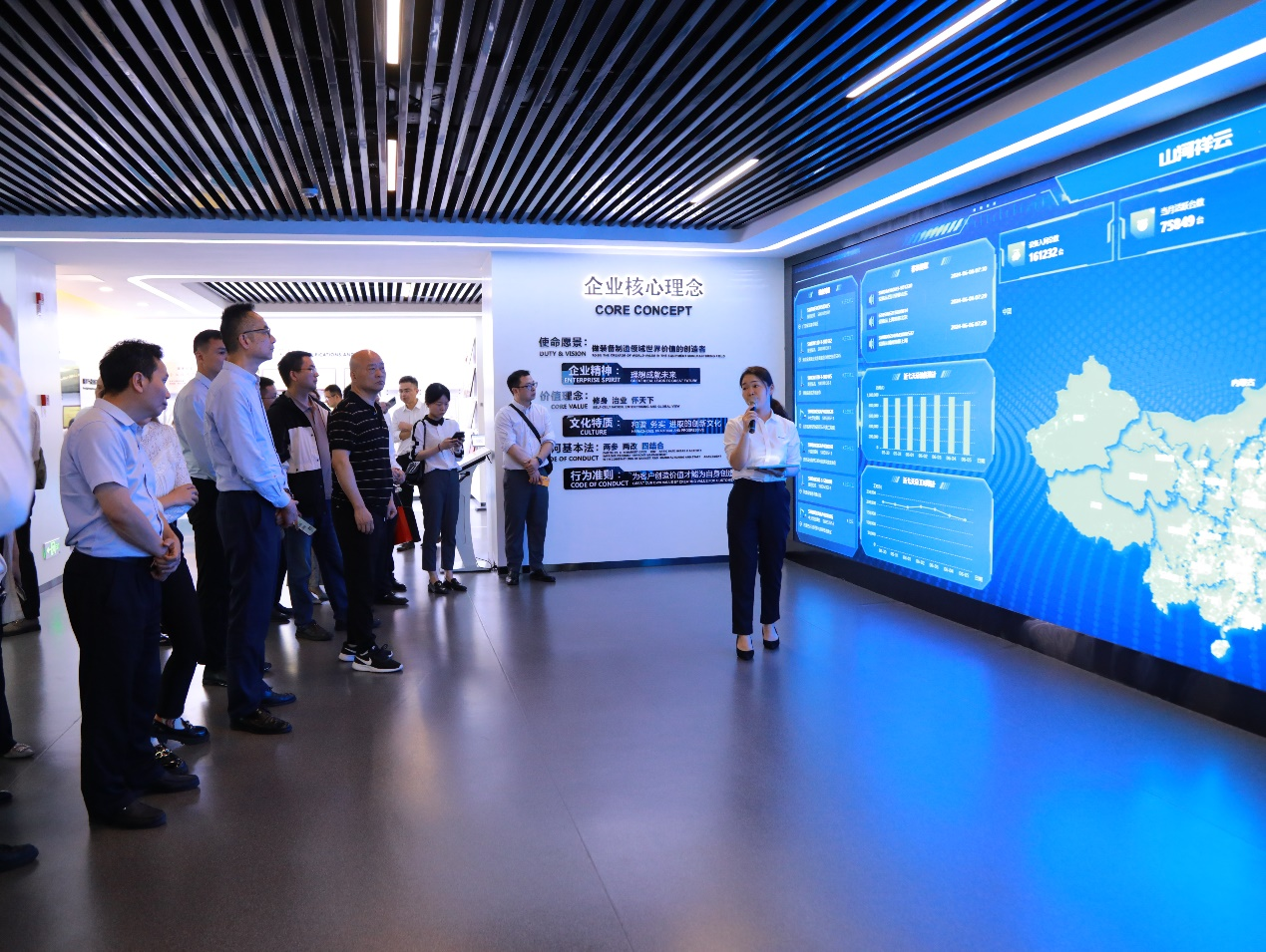 湘潭市工信局带队莅临平博在线智能开展智能制造现场观摩交流活动